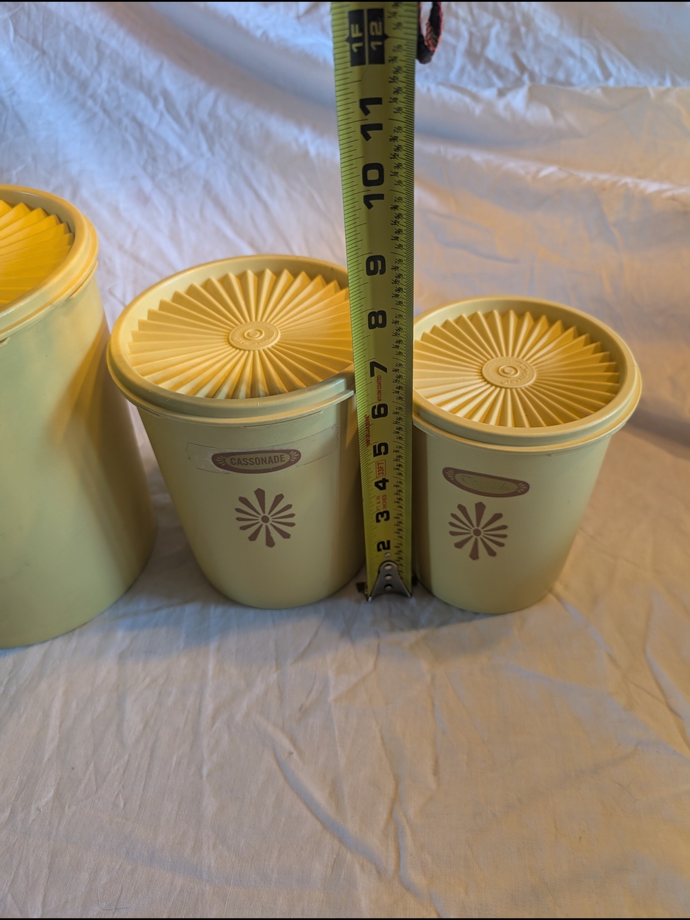2/100$ Tupperware Yellow Retro Canister Trio - Picture 9 of 10